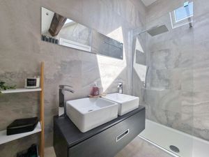 Photo 16- click for photo gallery